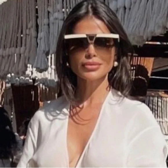 Excluded Saint Laurent Sunglasses, New 395 - Picture 4 of 10